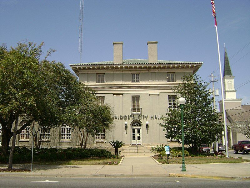 File:ValdostaCityHall.JPG