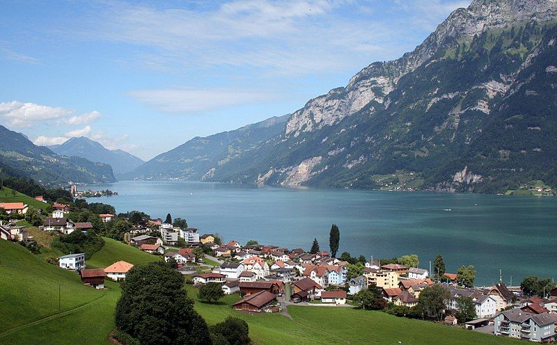 File:Walensee Unterterzen-2.jpg