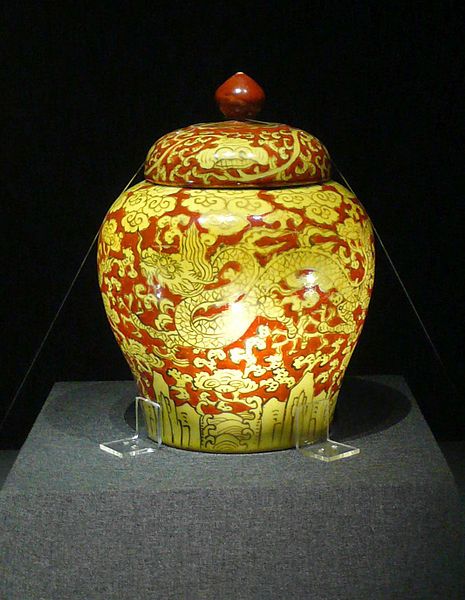 File:Yellow dragon jar.JPG