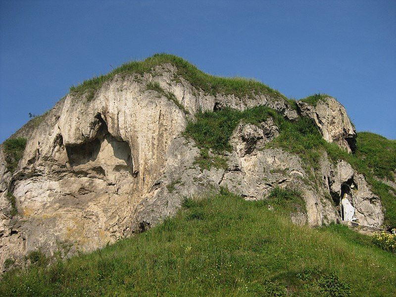 File:Рукомиські травертинові скелі.JPG