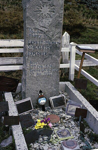 File:1989 shackleton-grave hg.jpg