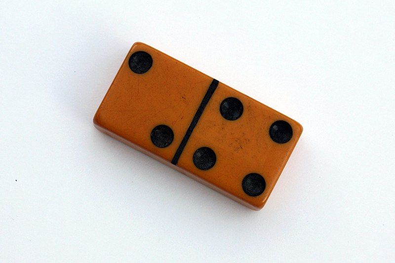 File:Bakelite Domino (5467420994).jpg