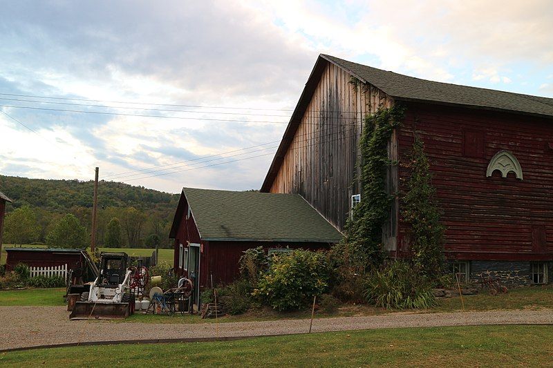 File:Belcher-Holden Farm Barn.jpg