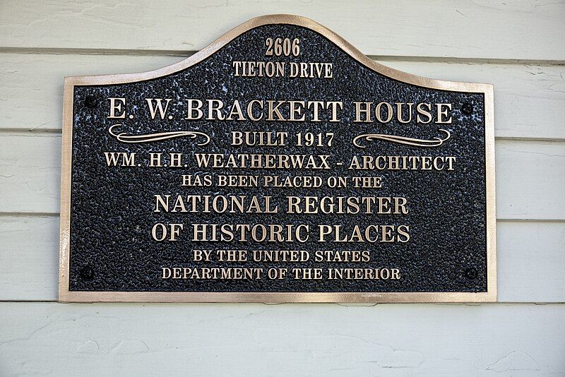 File:BrackettHouse 080513 0878.jpg