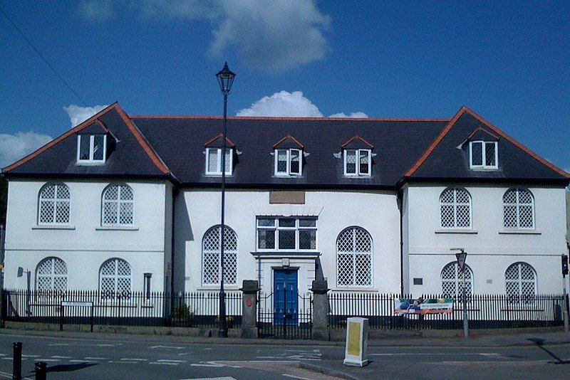 File:Caerleon Endowed School.JPG