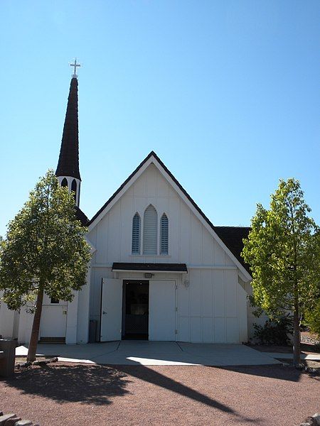 File:Candlelight Wedding Chapel.jpg