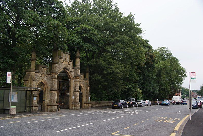 File:Cemetery Gates, Rochdale.jpg