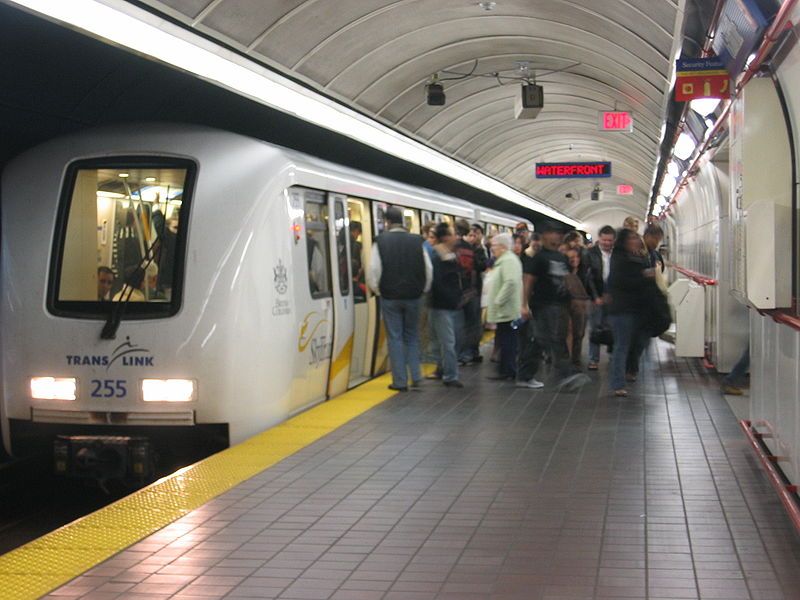 File:Granville-stn-withpeople.jpg