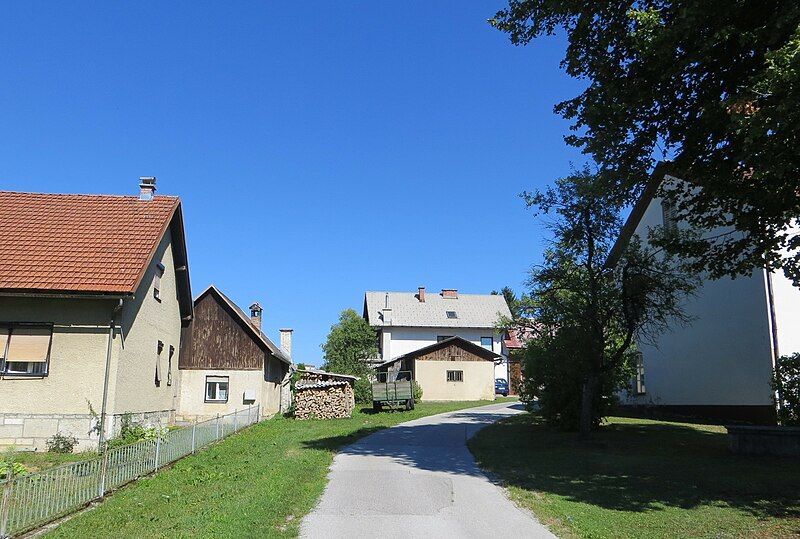 File:Hutterhauser Slovenia.jpg