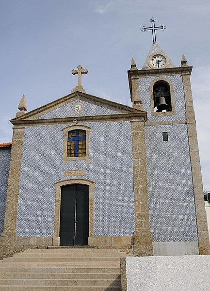 File:Igreja Lamacaes.jpg