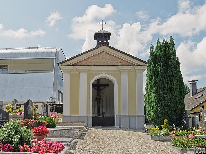 File:Melk Friedhofskapelle.jpg