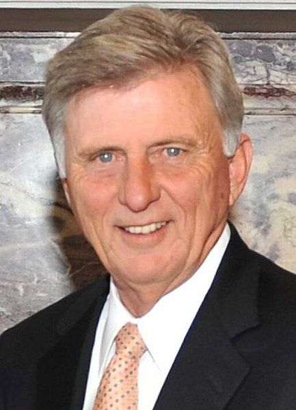 File:MikeBeebe2009 (cropped) (cropped).jpg