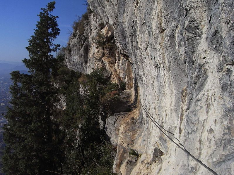 File:Néron chemin romain.jpg