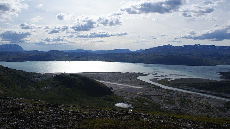 File:Narsarsuaq-tunulliarfik.jpg