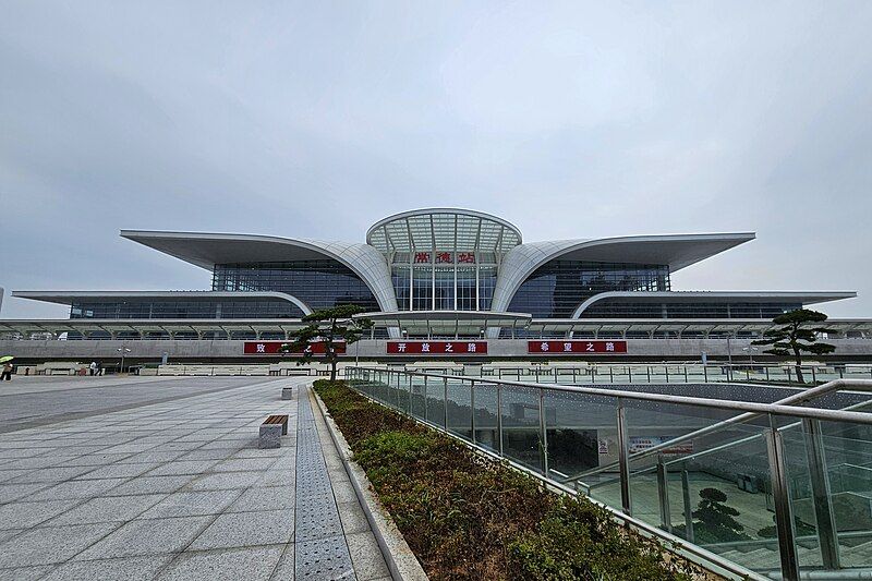 File:New.Changde.Railway.Station.South.Station.Building.jpg