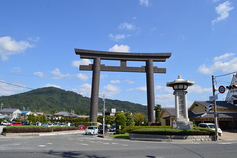 File:Omiwa-jinja ootorii.JPG