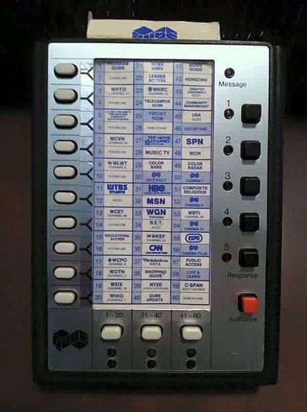 File:Qube Cable Remote.jpg