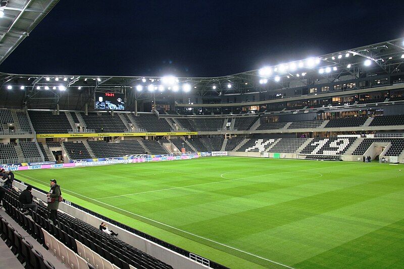 File:Raiffeisen-Arena Linz 01.jpg