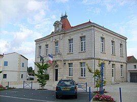 The town hall in Saint-Romain-de-Benet