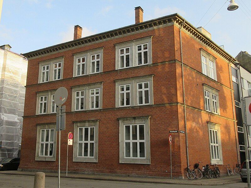 File:Svendsgade Politistation (Copenhagen).jpg