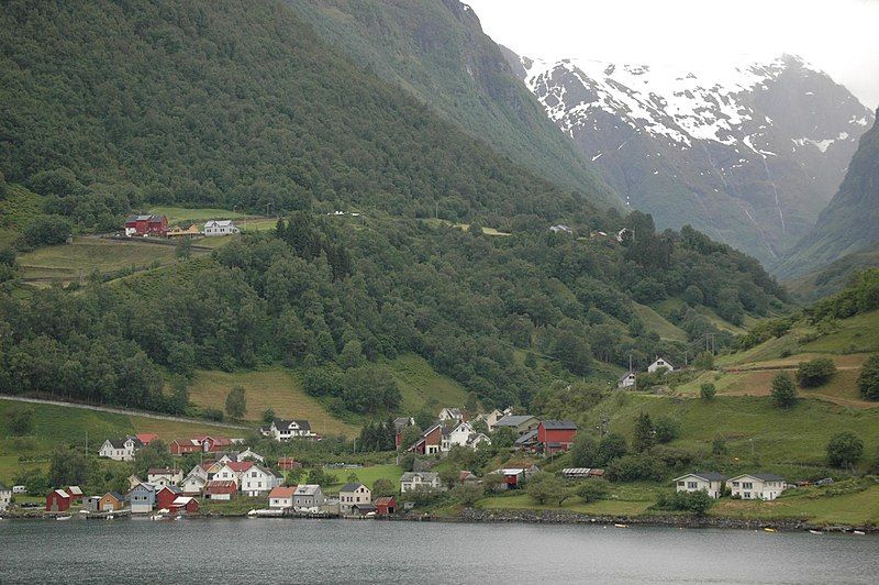 File:Undredal 1.jpg