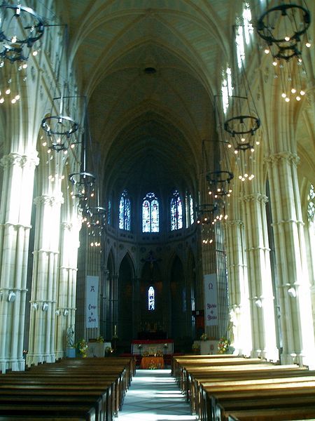 File:Arundelcatherdralinterior.jpg