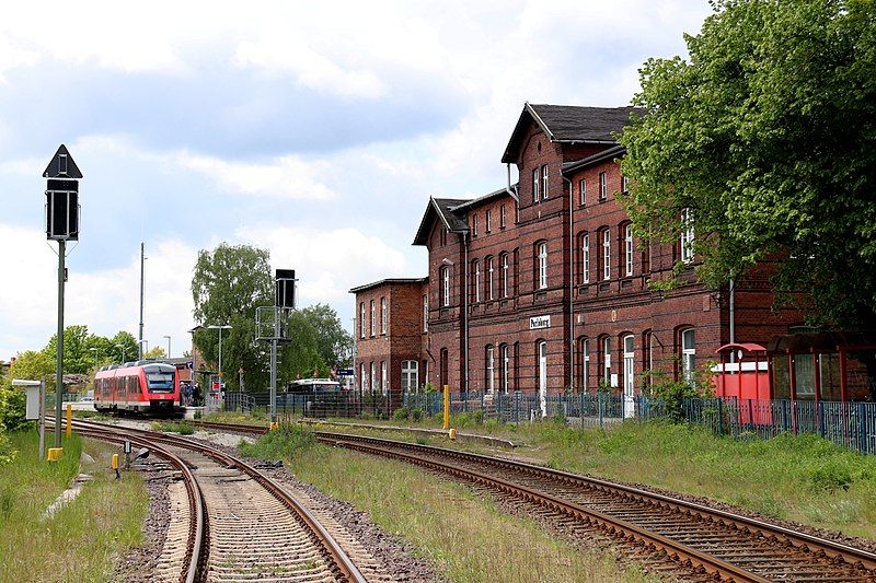 File:Bahnhof Perleberg 2021.jpg