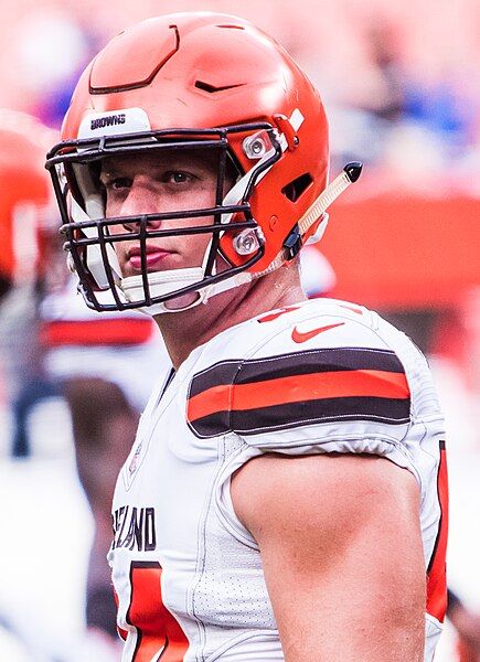 File:Carl Nassib Browns.jpg