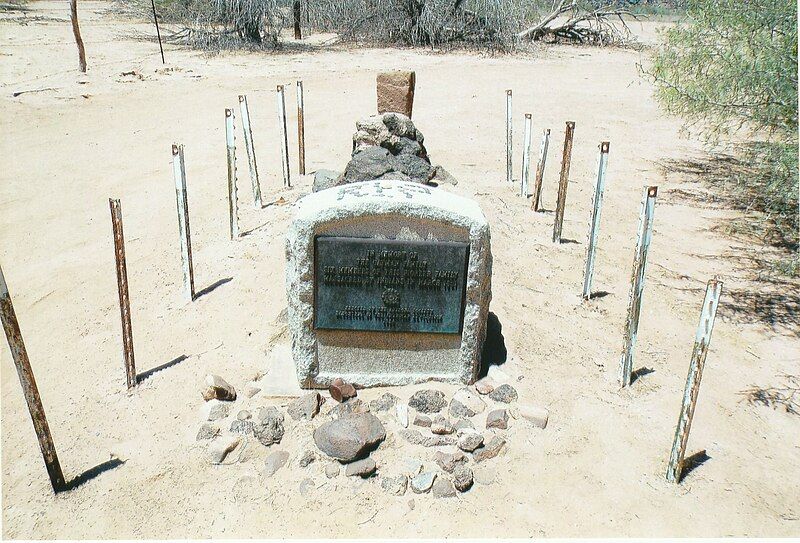 File:Dateland-Oatman family grave-1859-2.jpg