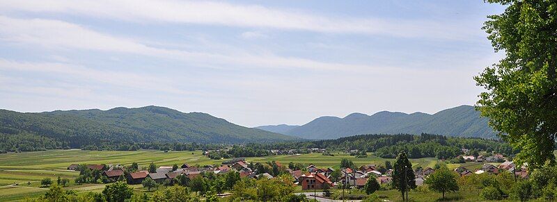 File:Dobrepolje-dolina.jpg