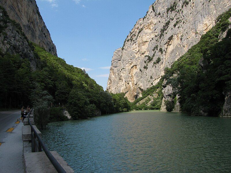 File:Furlo Gorge.jpg