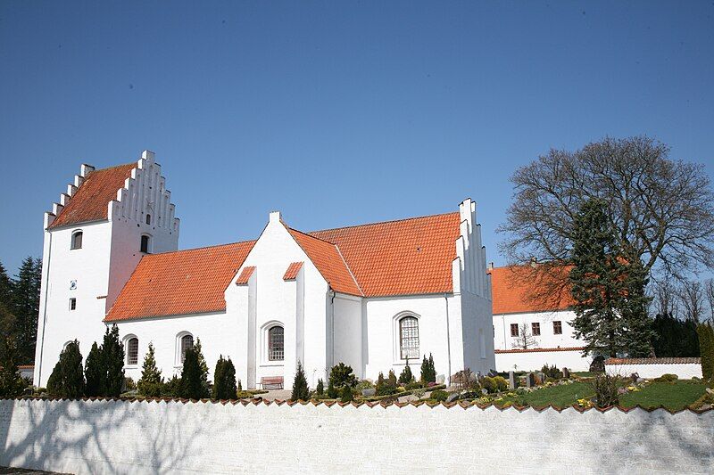 File:Fyrendal kirke 20090411-03.jpg