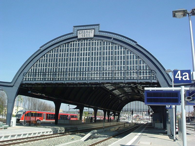 File:Gera Bahnhofshalle.JPG