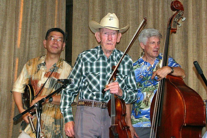 File:Kenny Baker-fiddle.jpg