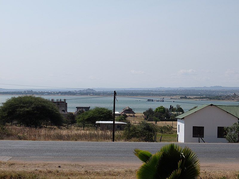 File:Lake Singida.JPG