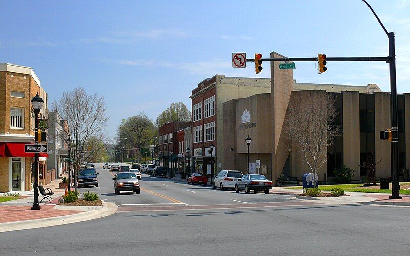 File:Lenoir Main Street-27527.jpg