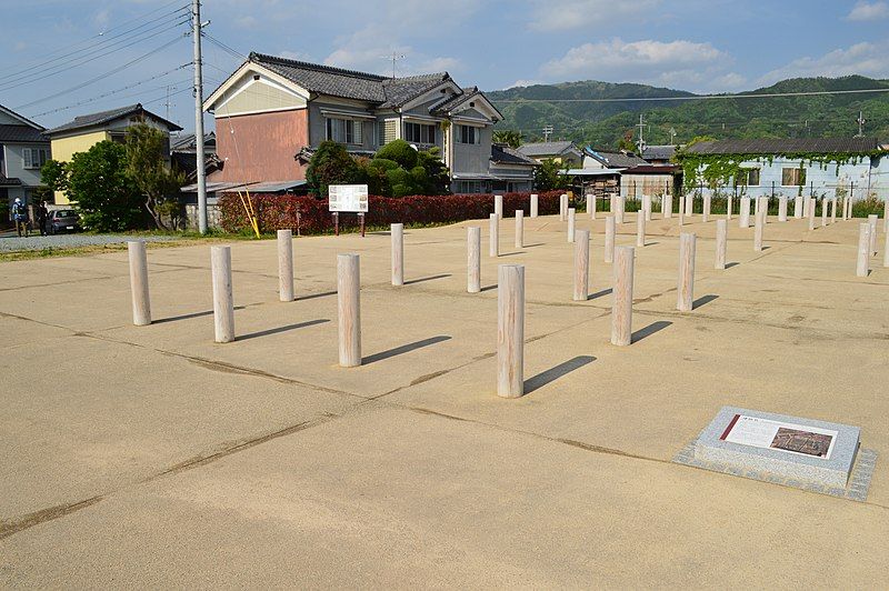 File:Makimuku Site, Tatemono-B.jpg