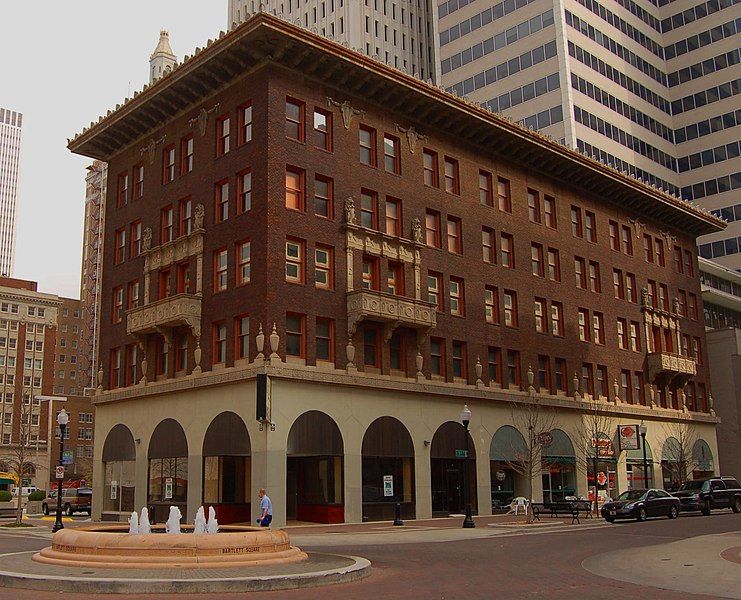 File:McFarlinBuildingTulsa.jpg