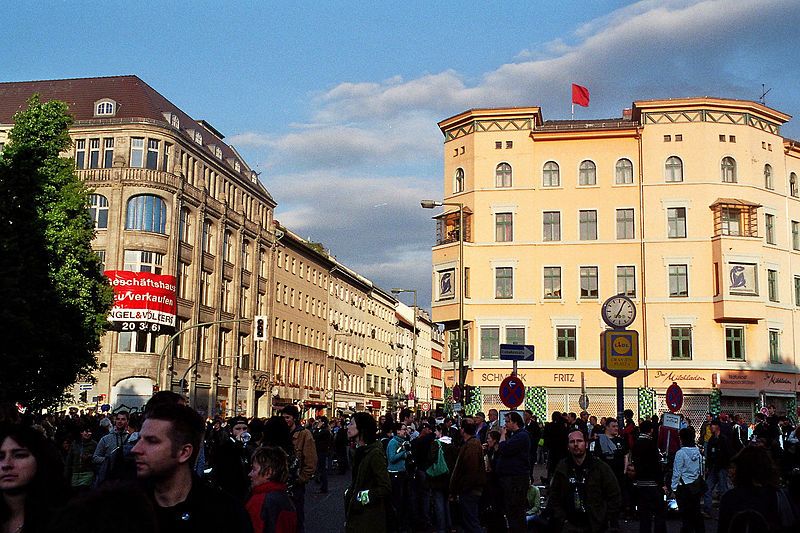 File:OranienplBerl1Mai.jpg