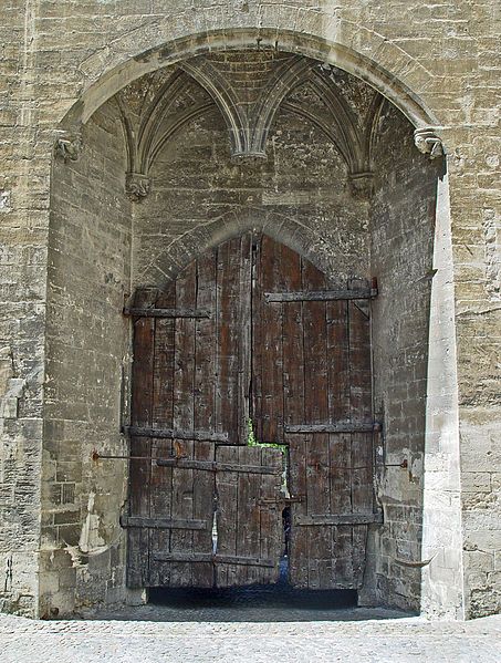 File:PopePalaceAvignonDoor.jpg