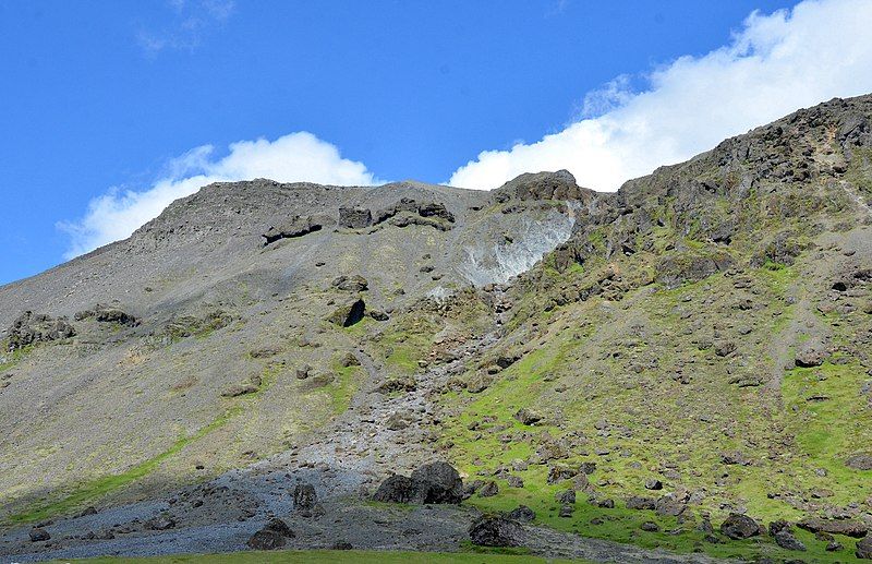 File:Rockfalls at Ingólfsfjall.jpg