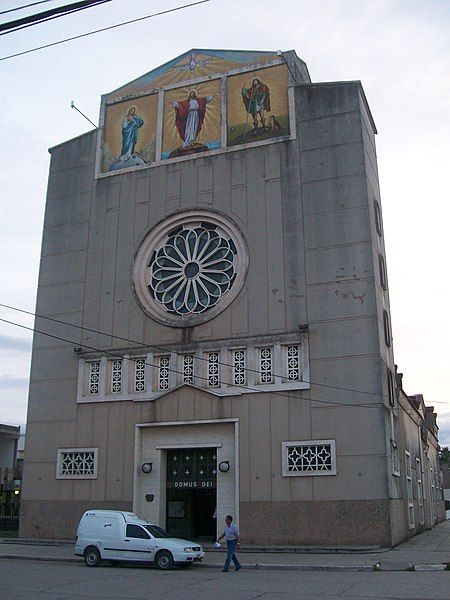 File:Sáenz Peña's Cathedral.jpg