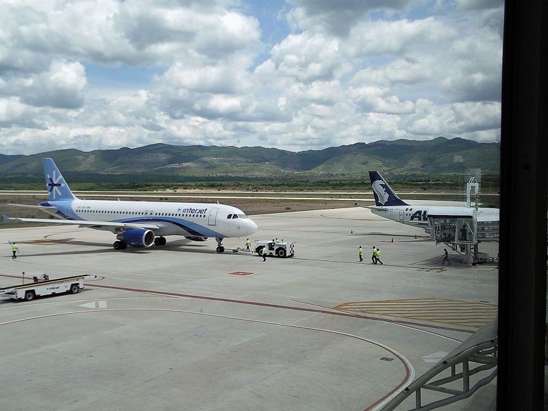 File:TGZ-aeropuerto-4&5.jpg