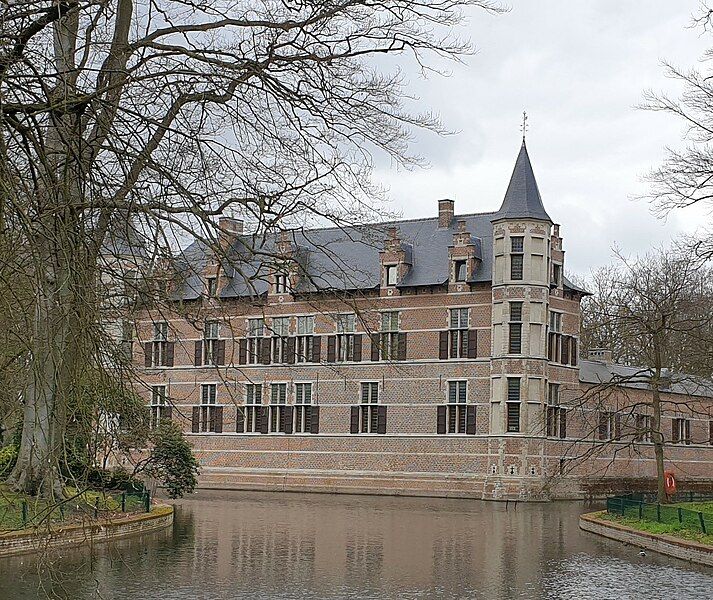 File:Veltwijck Castle.jpg