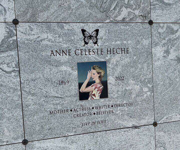 File:Anne Heche Grave.jpg