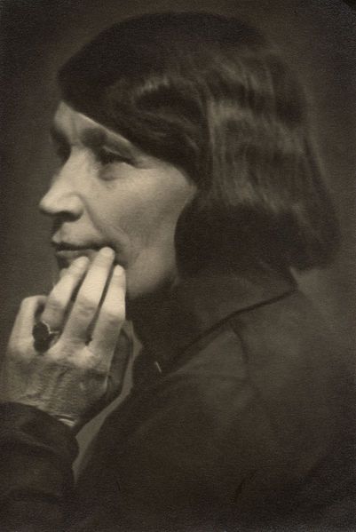 File:Artist Ester Helenius.jpg