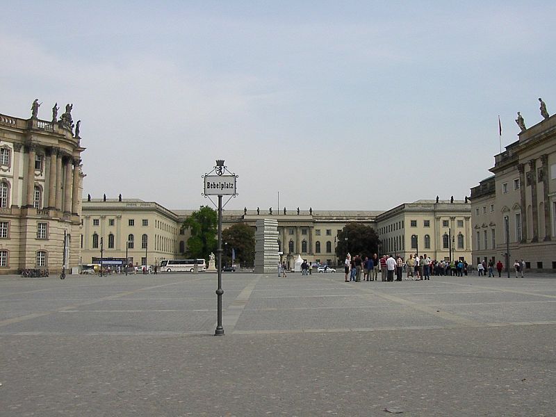 File:Bebelplatz, Berlin.jpg