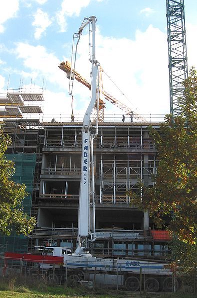 File:Betonpomp (concrete pump).jpg