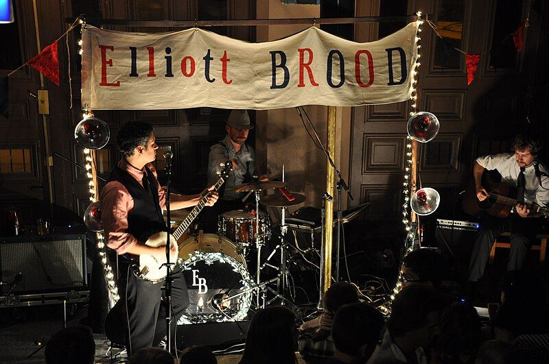 File:ElliottBrood.jpg