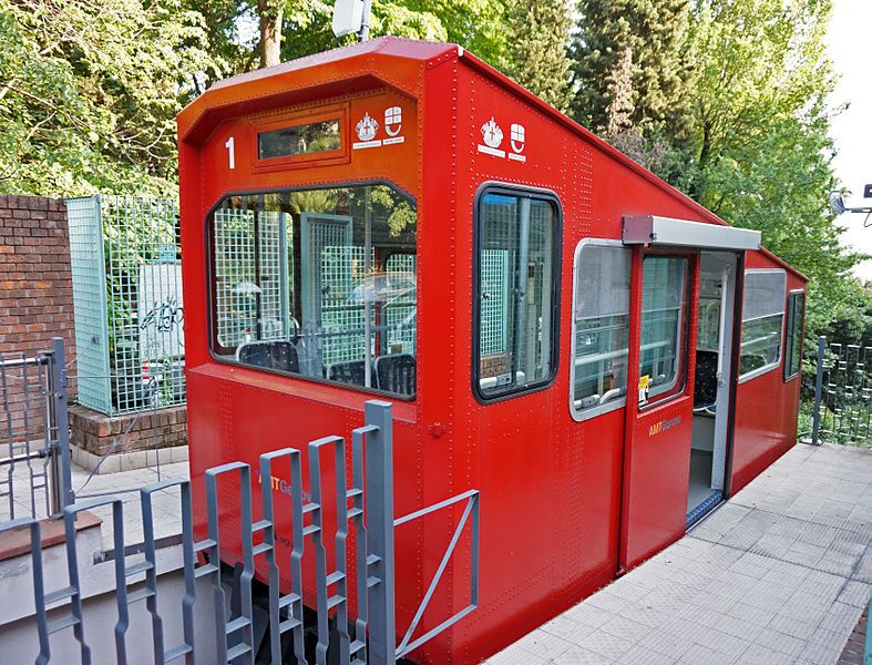 File:Genoa - funicular.jpg